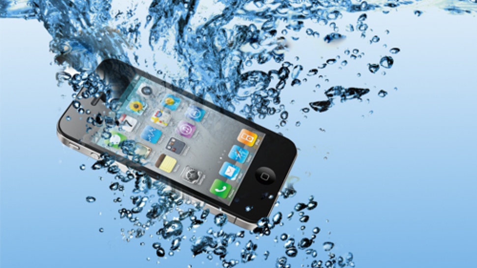 Save your phone if it gets into water - Article - GLBrain.com