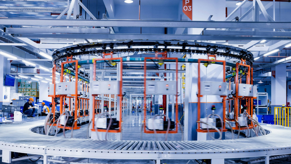 Smart Factory: Industry 4.0, IoT Integration, and the Power of Digital Twins”
