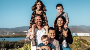 15 Creative Family Photo Shoot Ideas That Capture Real Emotions