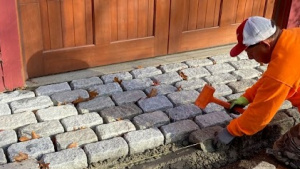 How to Create a Timeless and Durable Driveway with Natural Stone Edging 