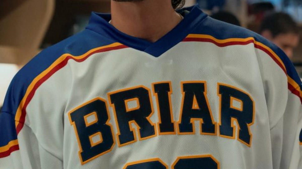 Off Campus S01 John Logan White Jersey – The Ultimate Icon of Classic Collegiate Athletic Style