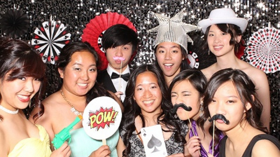 Prom Photographers Near Me: Tips on Finding the Right Photographer for the Big Night